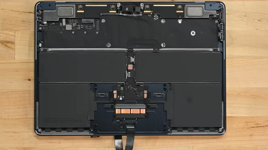 Фото - Показаны внутренности нового MacBook Air
