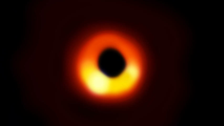 Фото - Раскрыто влияние черной дыры на звездообразование в необычной галактике IC 5063
