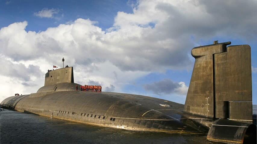 Фото - Самая большая в мире атомная подлодка выведена из состава флота России