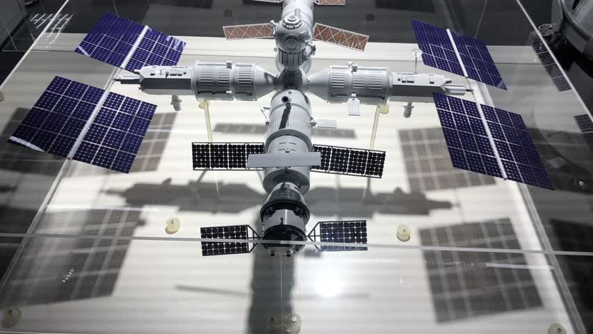 Фото - «Роскосмос» представил макет новой российской орбитальной станции