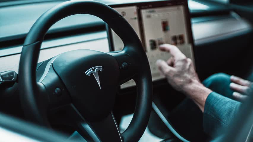 Фото - Автопилот Tesla стал доступен всем желающим